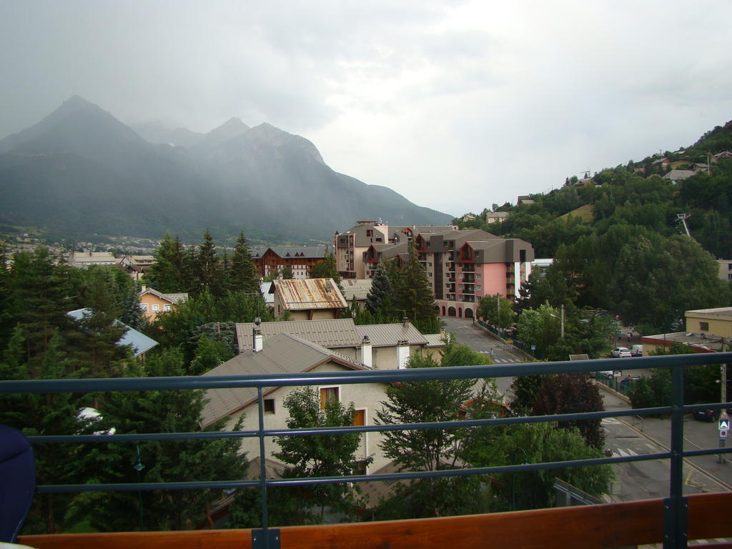 Mar Mar Appartaments Briançon Quarto foto